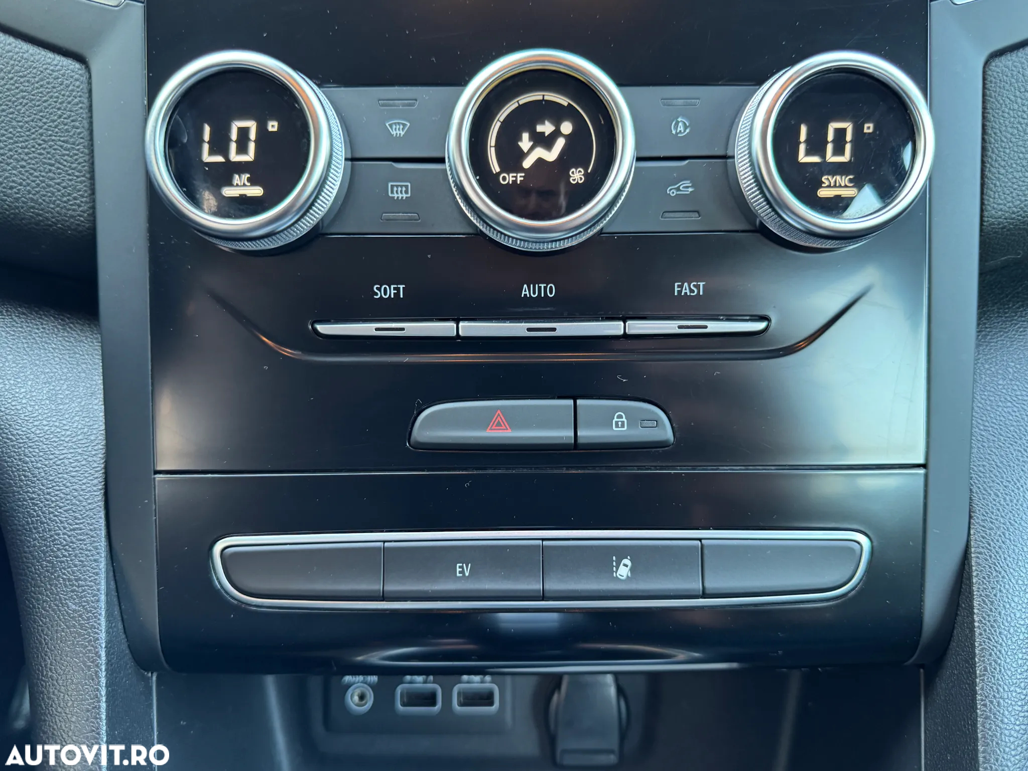 Renault Megane Grandtour E-TECH Plug-in 160 BUSINESS EDITION - 23