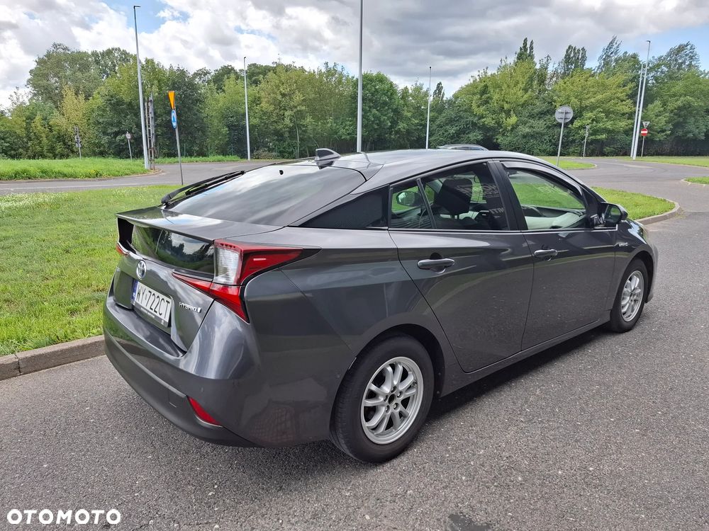 Toyota Prius Hybrid - 5