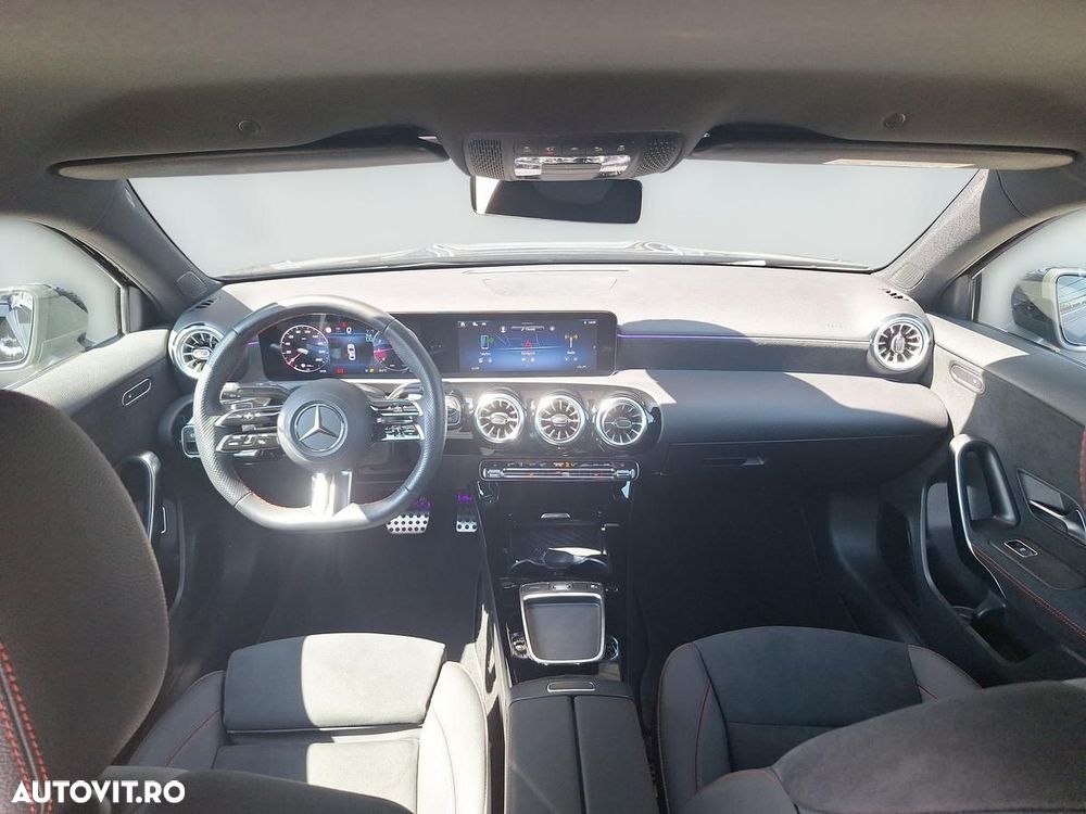 Mercedes-Benz A 200 Sedan MHEV 7G-DCT - 13