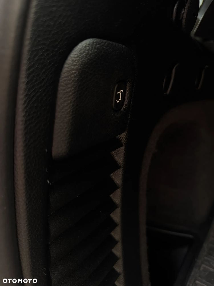 Jeep Grand Cherokee - 30