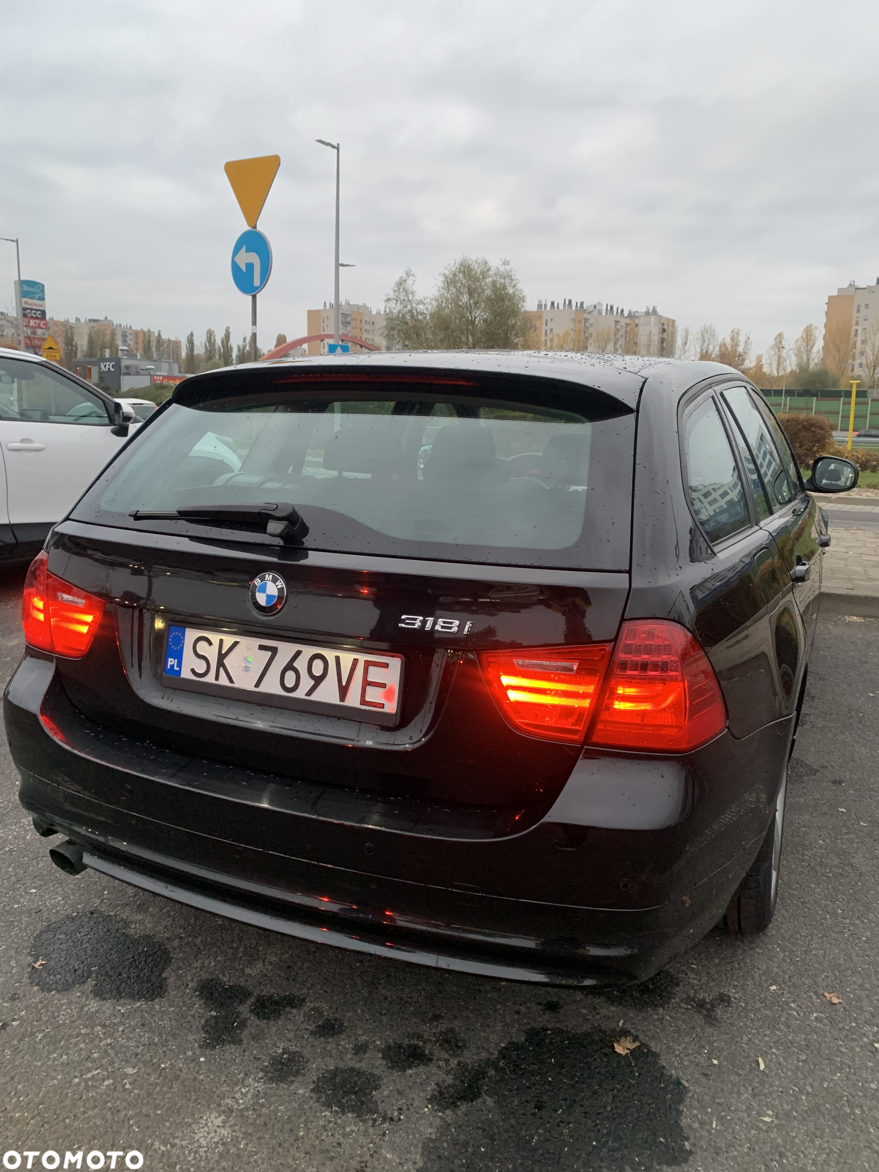 BMW Seria 3 318i Touring - 11