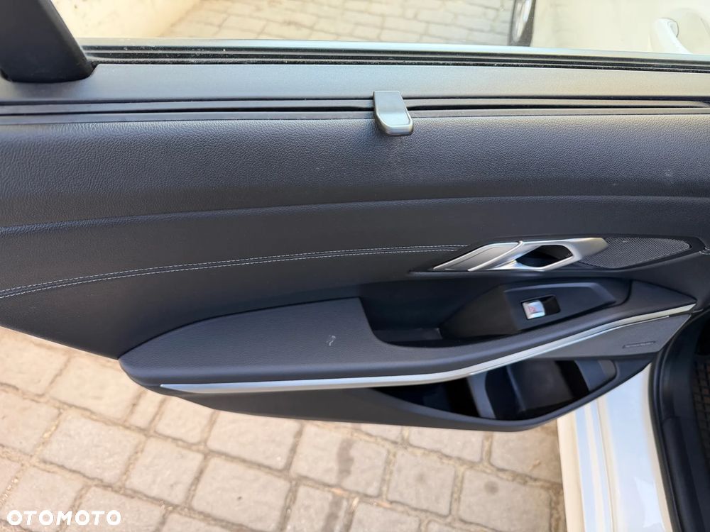 BMW Seria 3 318d Edition Luxury Line Purity - 17
