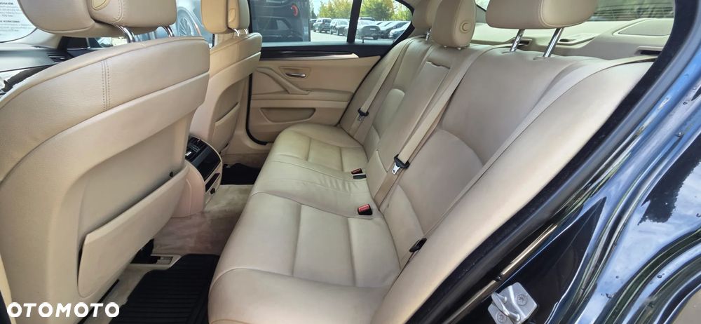BMW Seria 5 525d - 34