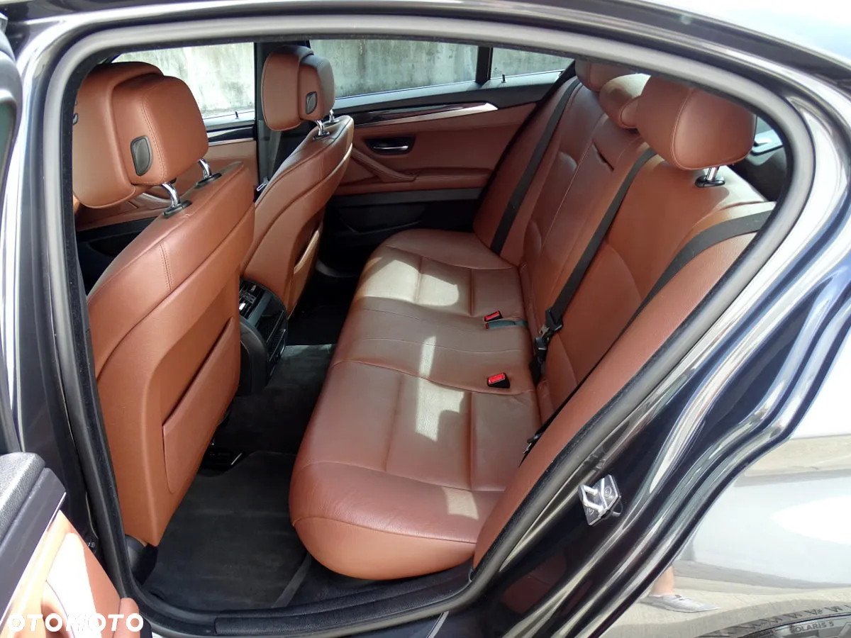 BMW Seria 5 525d - 12