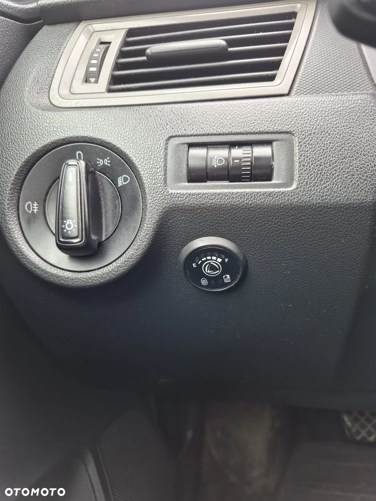 Skoda RAPID 1.2 TSI Active - 14