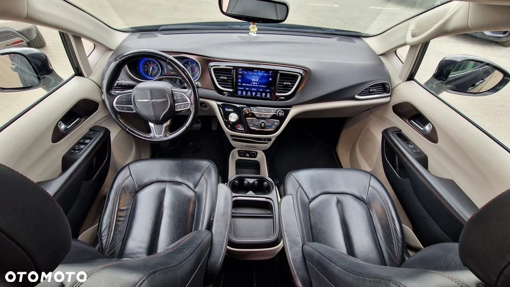 Chrysler Pacifica - 9