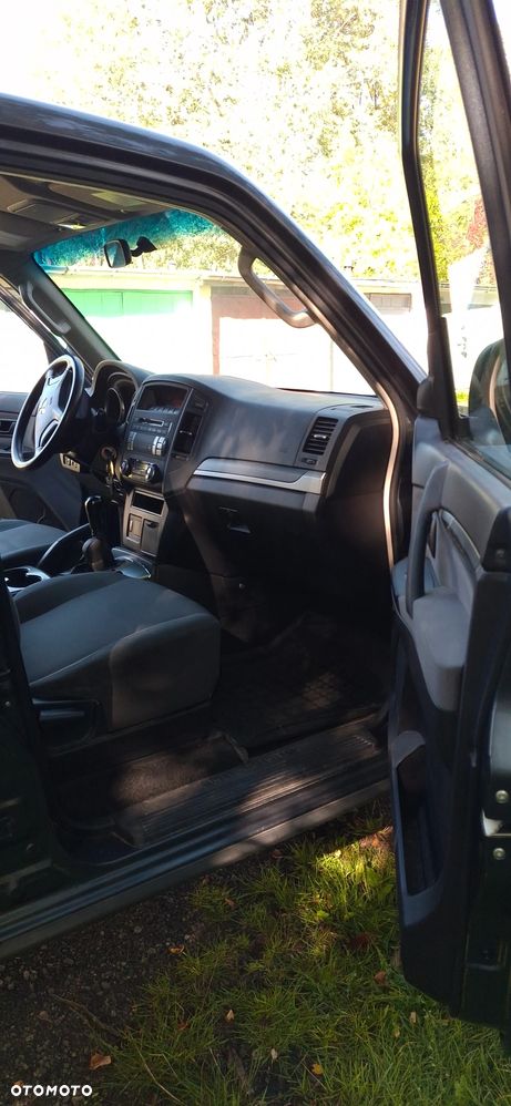 Mitsubishi Pajero - 11