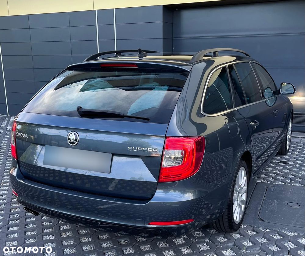 Skoda Superb 2.0 TDI DSG Exclusive - 30