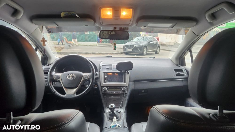 Toyota Avensis 2.2 D-4D Luxury - 11