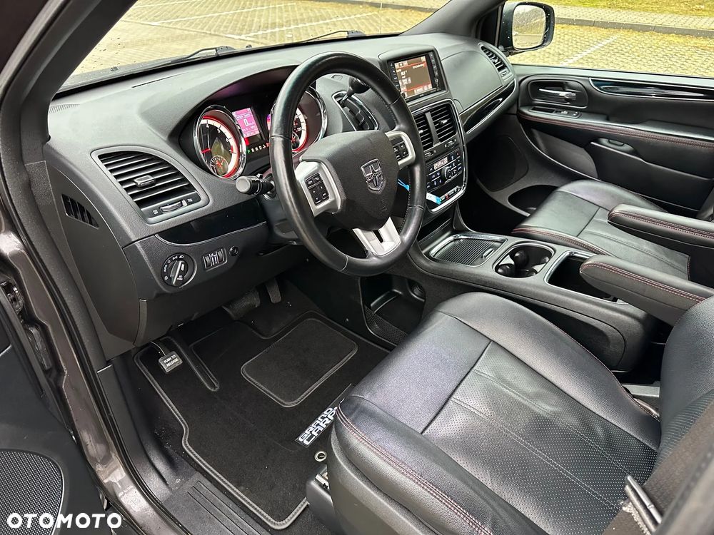 Dodge Grand Caravan 3.6 R/T - 9