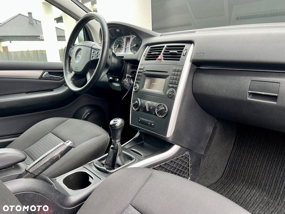 Mercedes-Benz Klasa B 180 BlueEFFICIENCY SPORT EDITION - 24