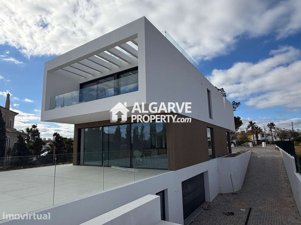 Moradia V4 de estilo contemporâneo com vista mar junto da Vila Sol, Al - Grande imagem: 5/30