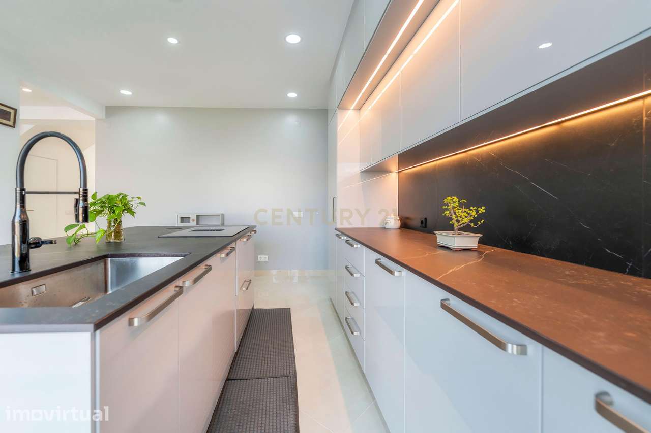 Moradia T5 | Piscina Aquecida  | Totalmente Renovada | Gambelas - Grande imagem: 5/59