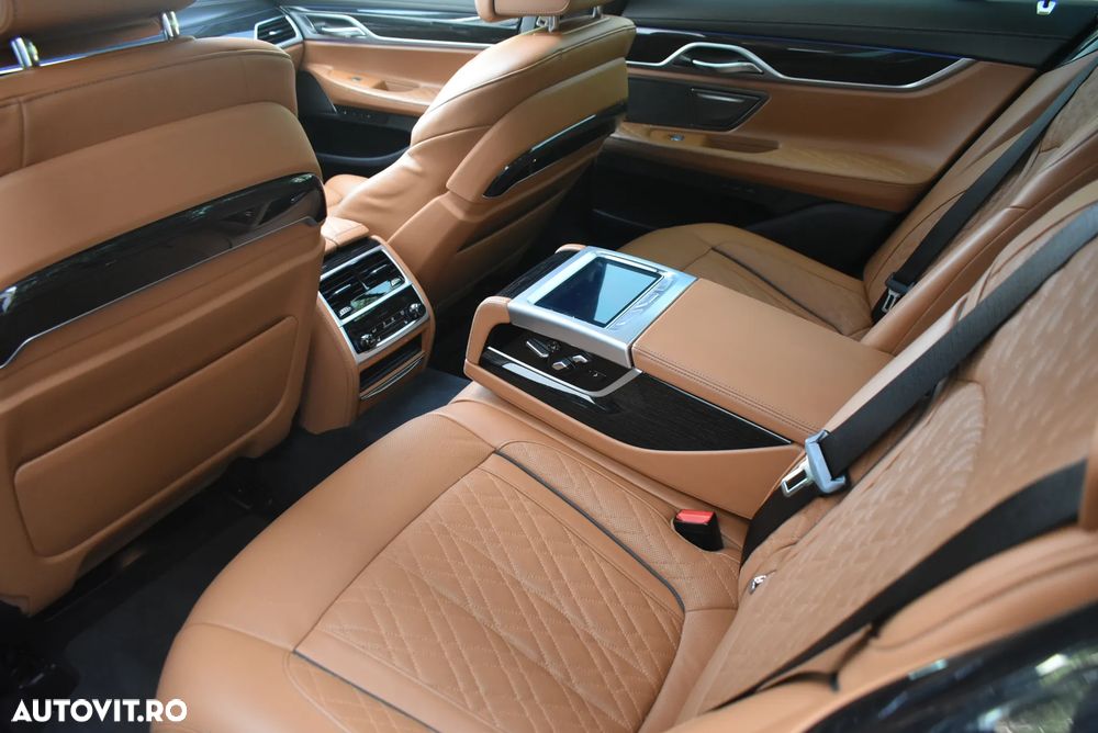 BMW Seria 7 730d xDrive MHEV - 39