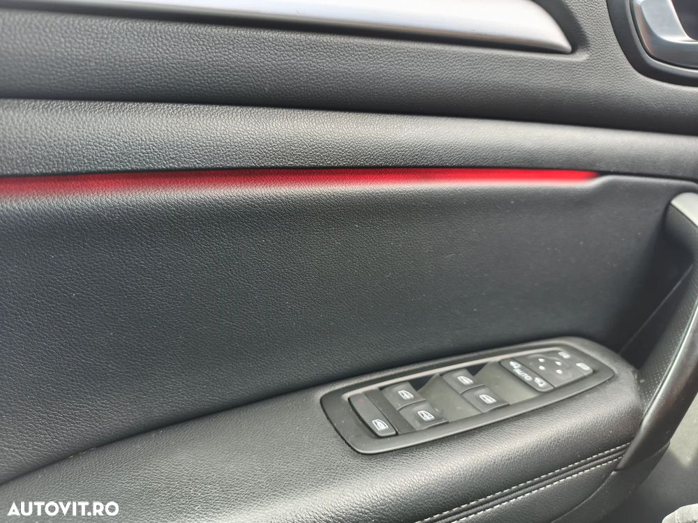 Renault Megane TCE 140 EDC Techno - 24