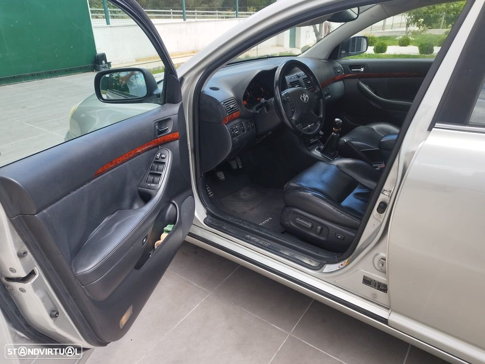 Toyota Avensis SD 2.0 D-4D Sol - 17