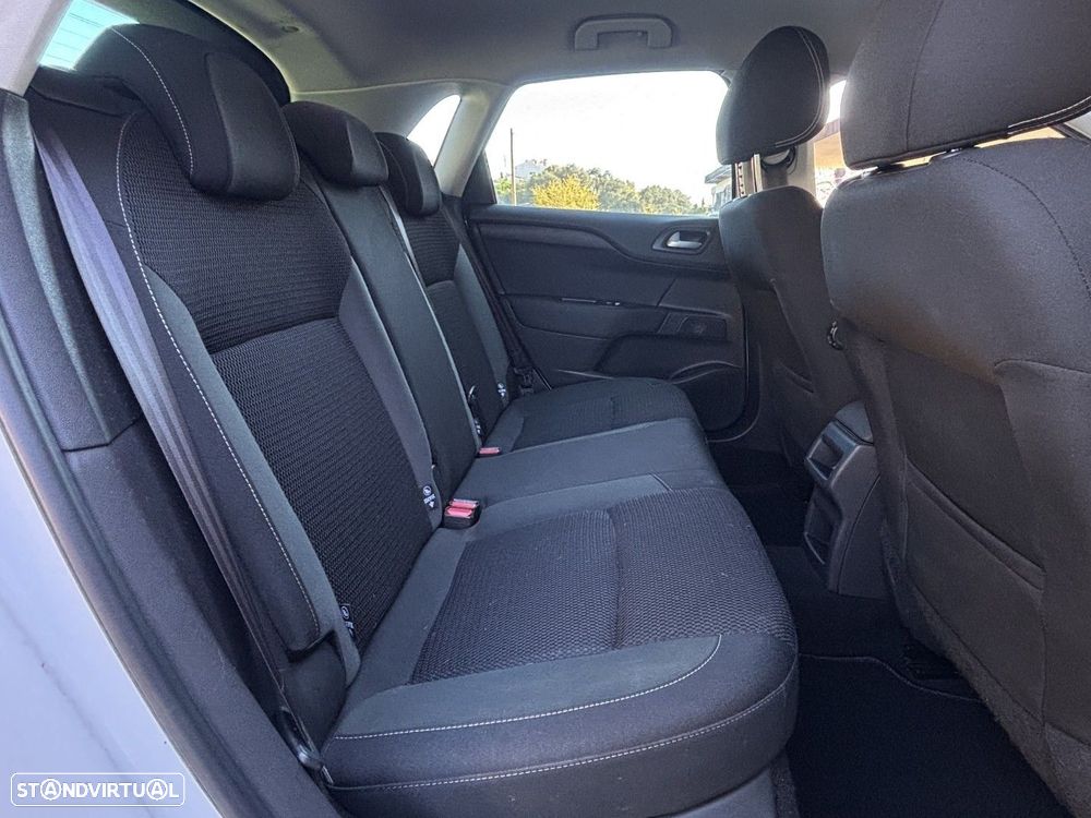Citroën C4 — fotografia 12
