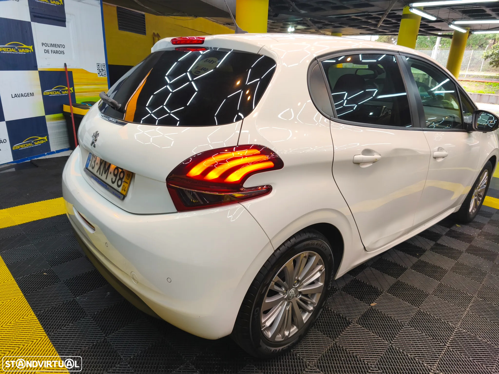 Peugeot 208 1.2 PureTech Signature - 5