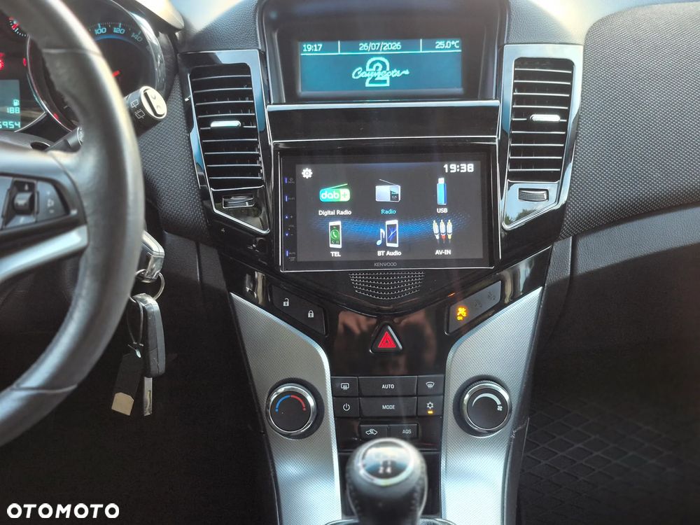 Chevrolet Cruze 1.8 LS+ - 21