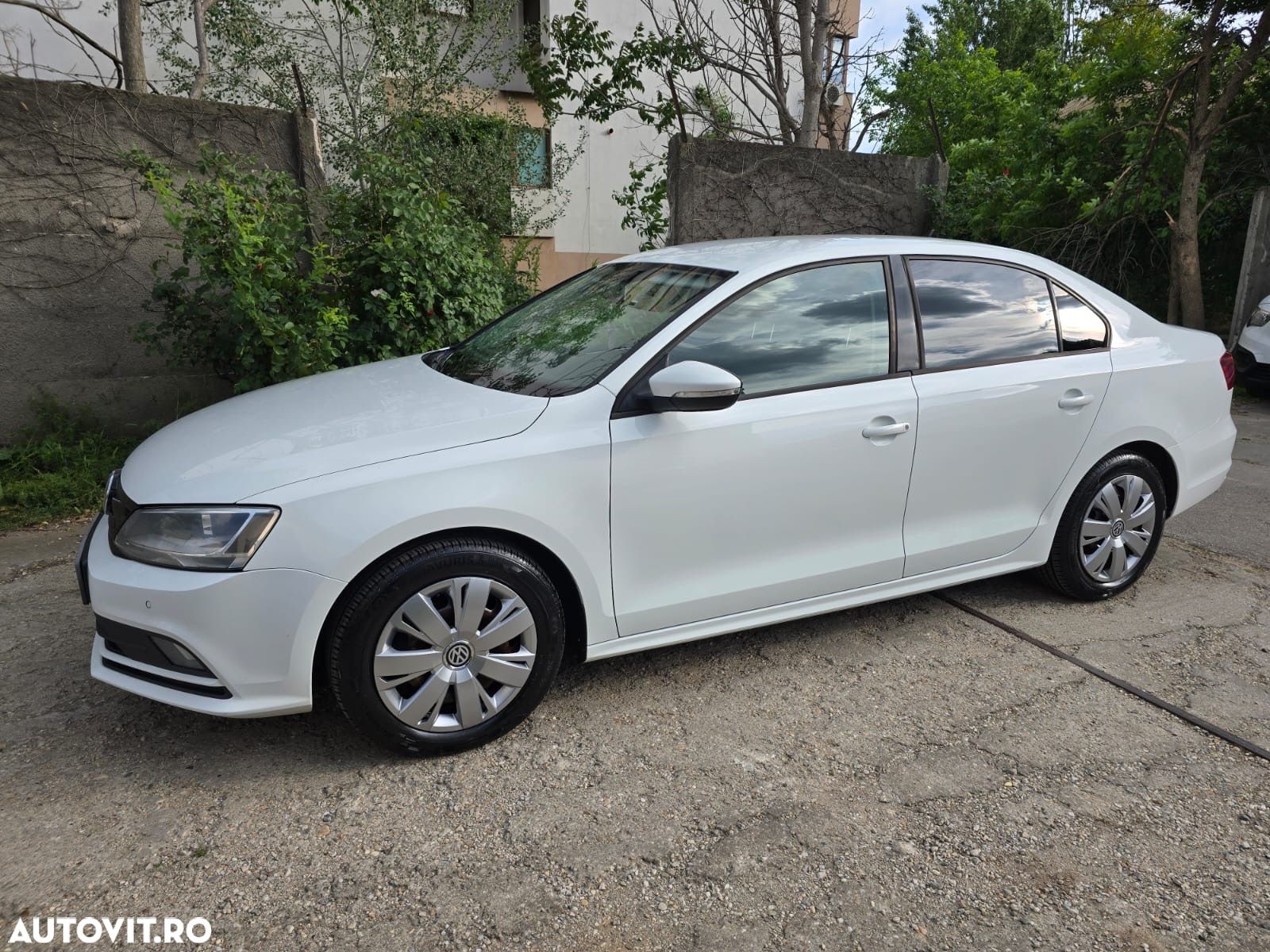 Volkswagen Jetta 2.0 TDI Comfortline - 1