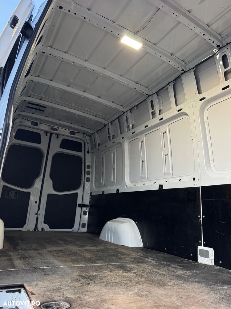 Mercedes-Benz Sprinter - 32