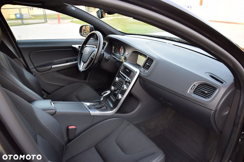 Volvo V60 D4 Geartronic Momentum - 14