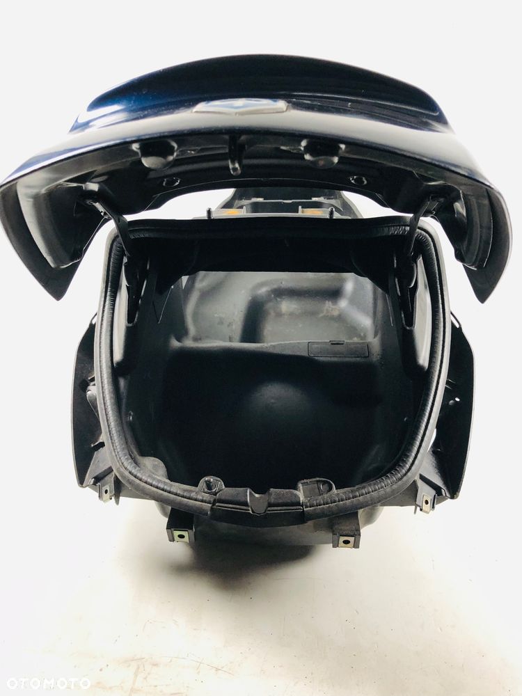 Piaggio X Evo 400 stelaż bagażnik schowek klapa - 6