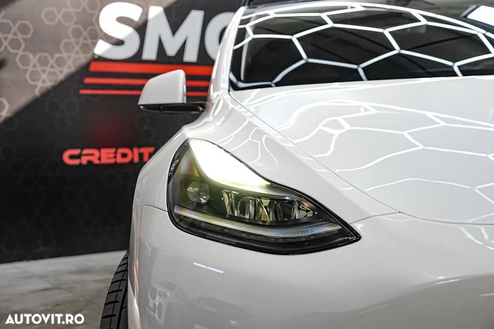 Tesla Model Y - 33