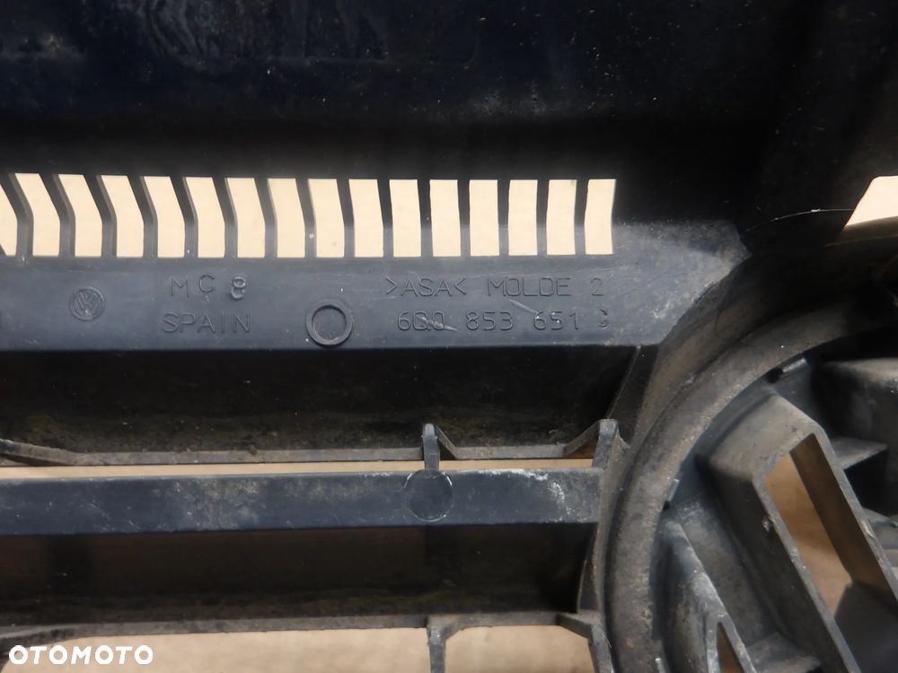 VW POLO IV 9N 3D (01-08) 1.4B GRILL ATRAPA 6Q0853651C - 4