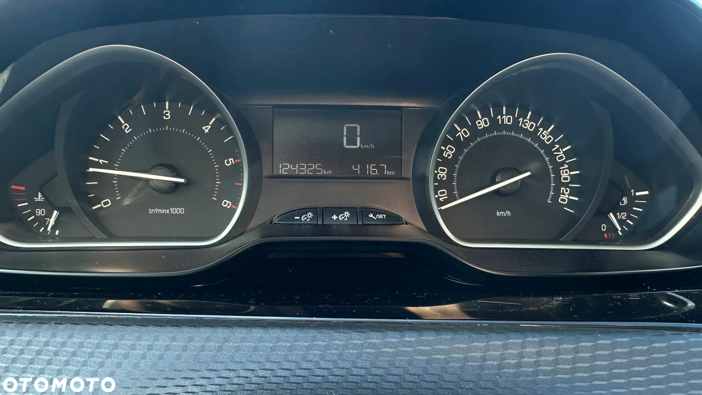 Peugeot 208 - 5
