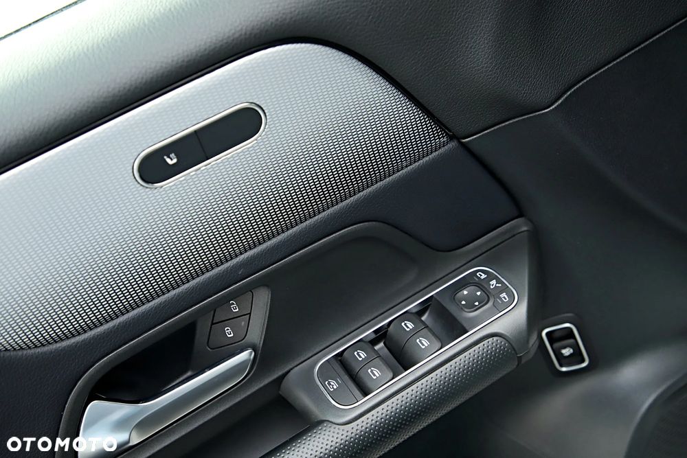 Mercedes-Benz GLB 200 7G-DCT - 17