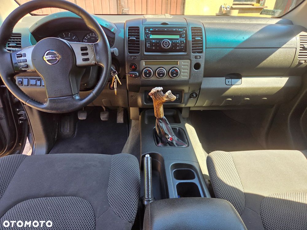 Nissan Navara 2.5 D LE - 14
