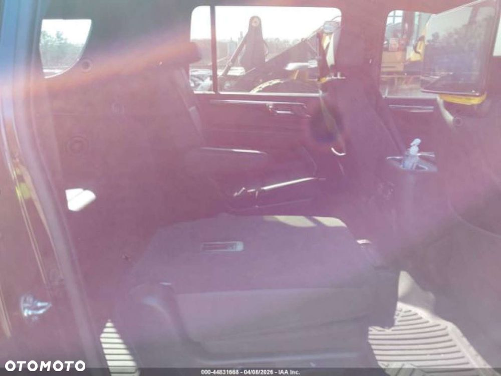 Chevrolet Suburban - 10