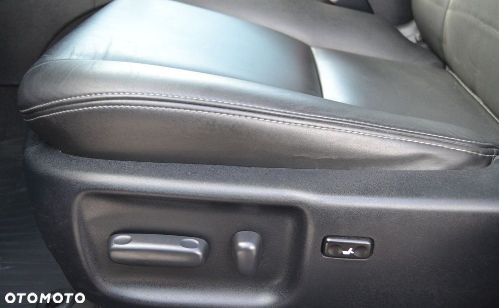 Toyota Avensis 2.0 Multidrive S Executive - 27