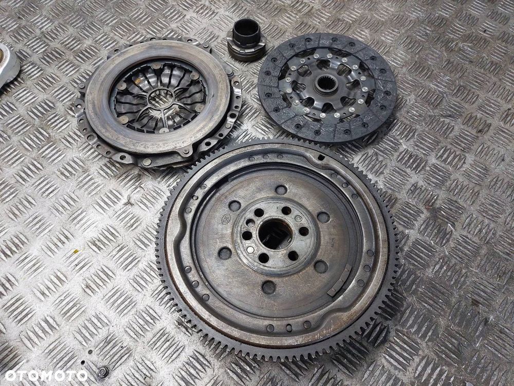 KOŁO DWUMASOWE TARCZA DOCISK ŁOŻYSKO OPOROWE BMW E46 LIFT 318i - 6