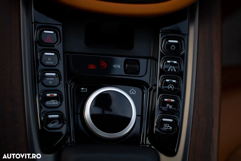 Aston Martin DBX - 20