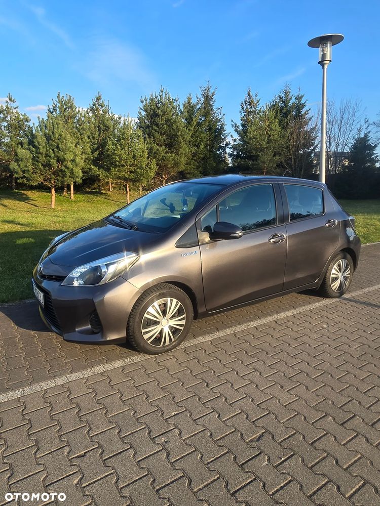 Toyota Yaris Hybrid 100 Premium - 2
