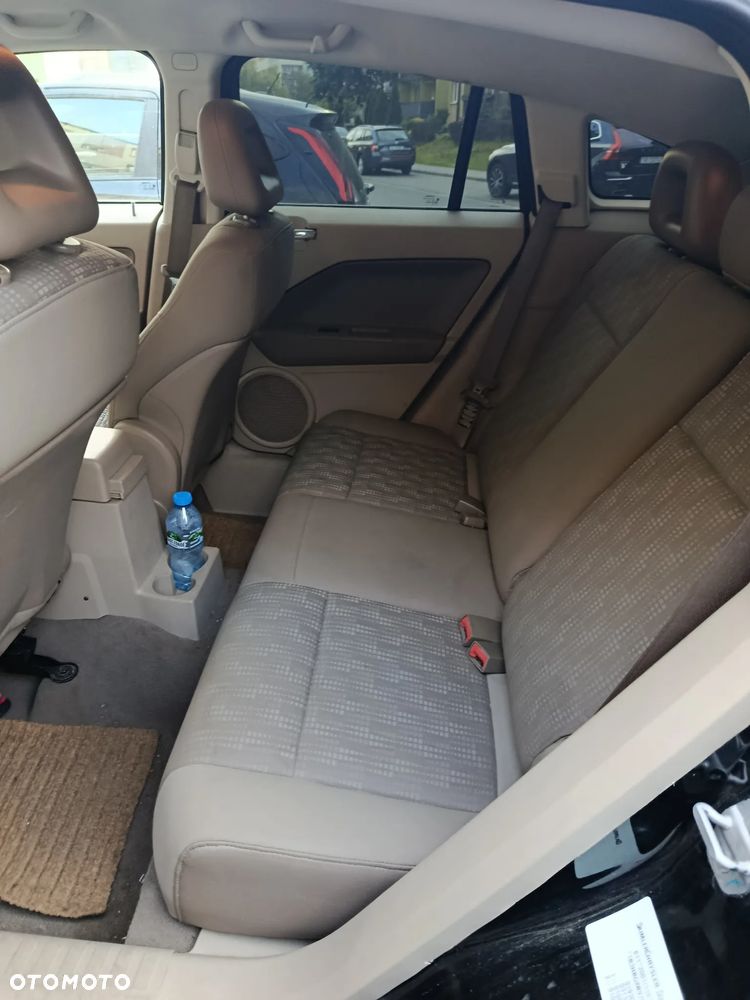 Dodge Caliber - 4