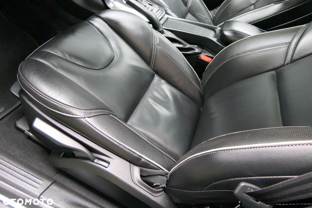 Volvo V40 D3 Drive-E SCR R-Design Momentum - 19