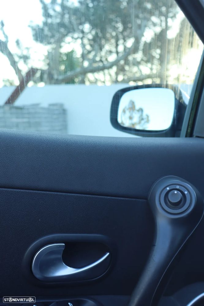 Renault Clio 1.2 16V Expression - 25