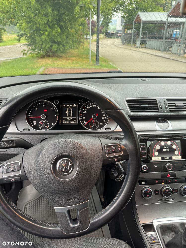 Volkswagen Passat - 4