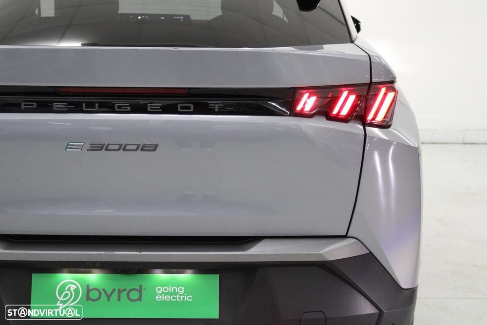 Peugeot e-3008 73 kWh Allure — fotografia 7