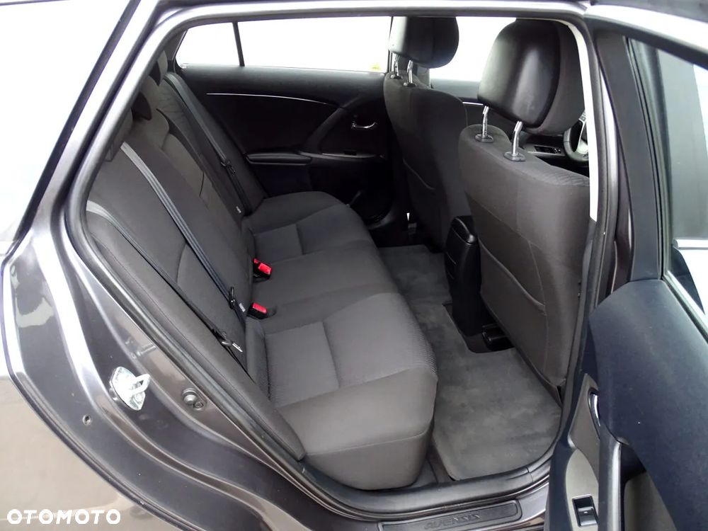 Toyota Avensis Combi 1.8 Comfort - 14