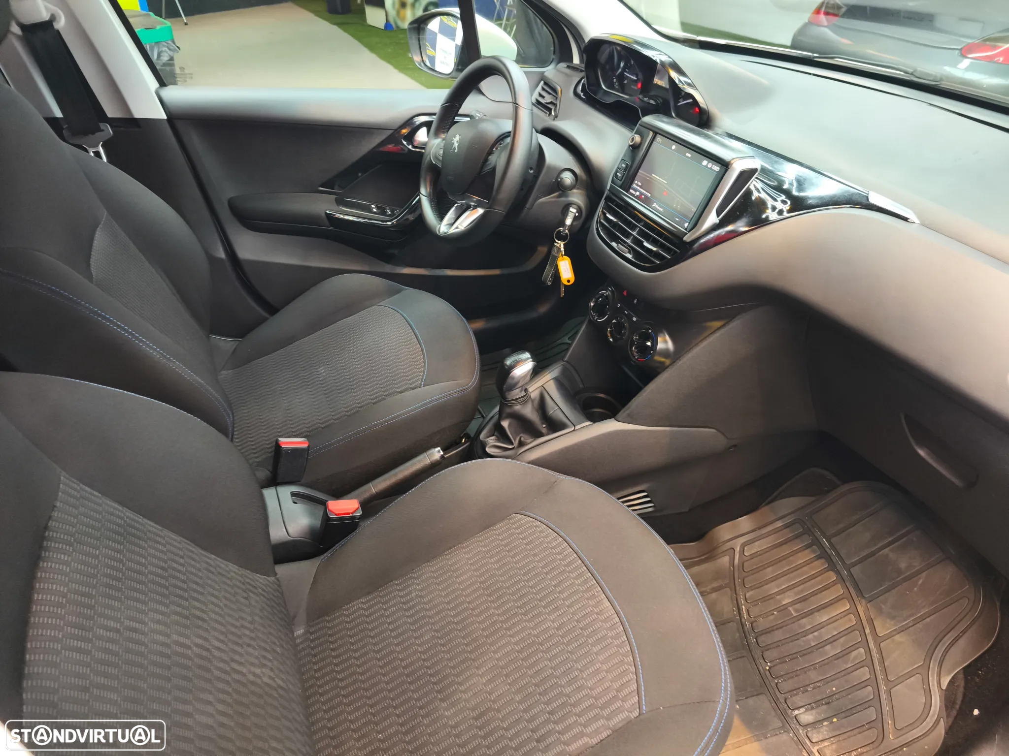 Peugeot 208 1.2 PureTech Signature - 24