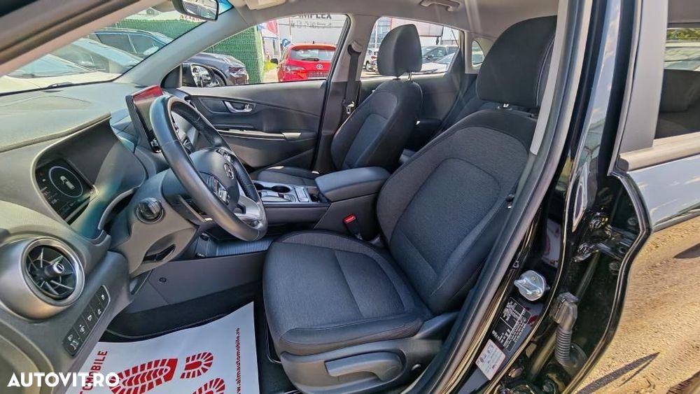 Hyundai KONA - 11