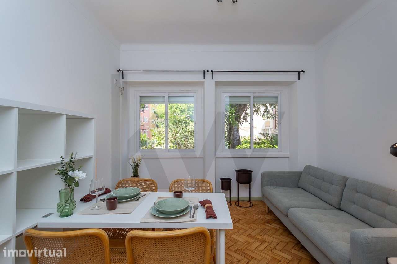 T2 com Logradouro e Atelier / Escritório — Bairro de Alvalade - Grande imagem: 4/37