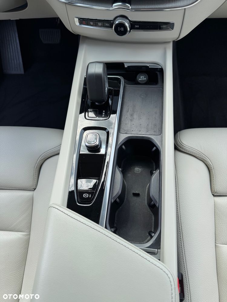 Volvo XC 60 B4 D AWD Plus Dark - 18