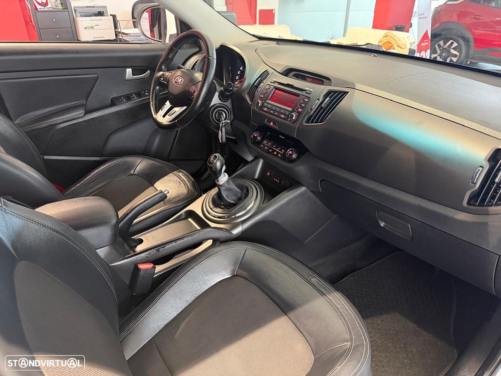 Kia Sportage 1.7 CRDI ISG More Edition - 12