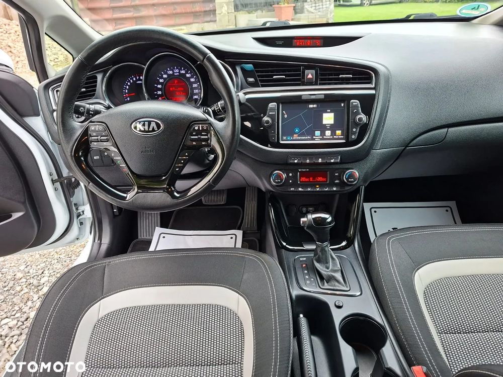 Kia Ceed 1.6 GDI DCT SW Platinum Edition - 8