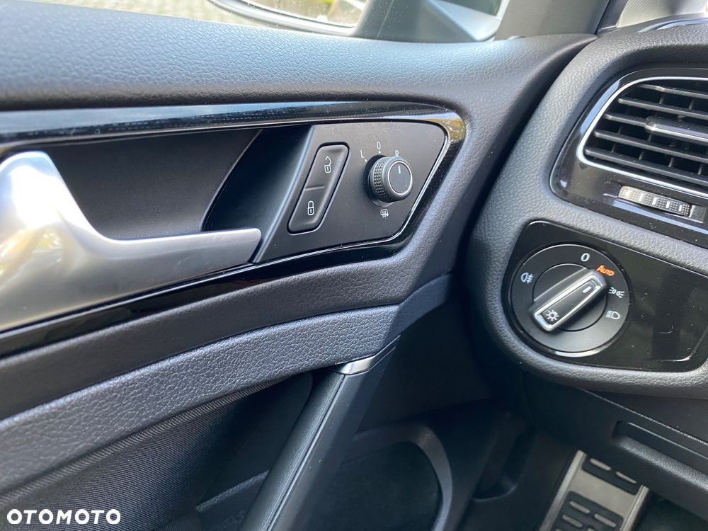 Volkswagen Golf - 28